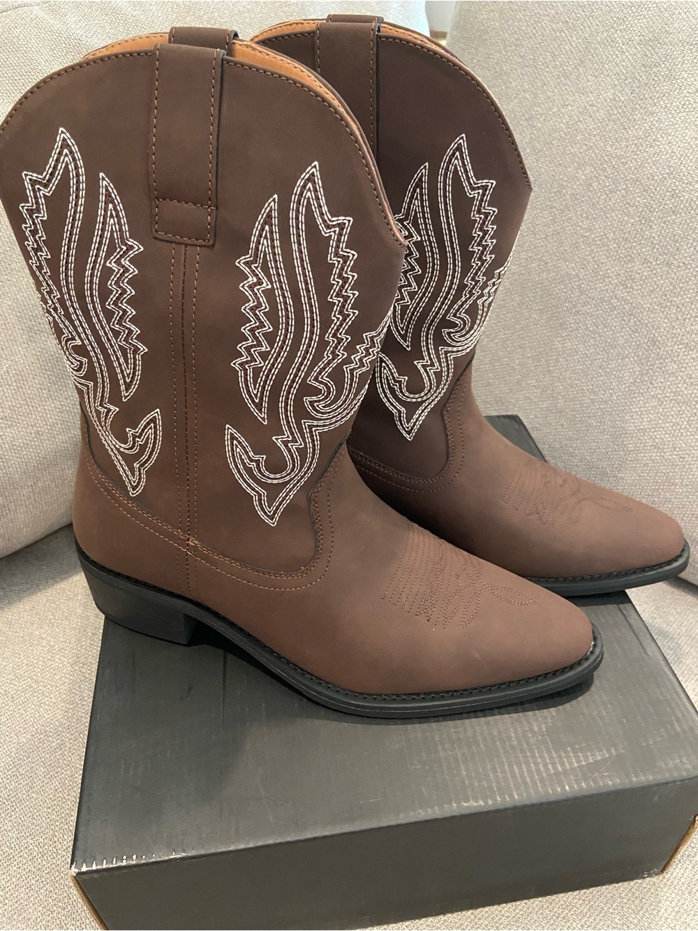 New Brown Western Cowboy Boots with White Stitching